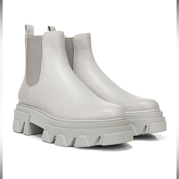 Daelyn Lug Sole Chelsea Boot - Picture 1 of 9